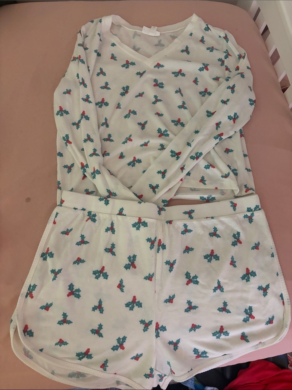 Colsie White Pajama Top with Green Holly and Red Berry Print